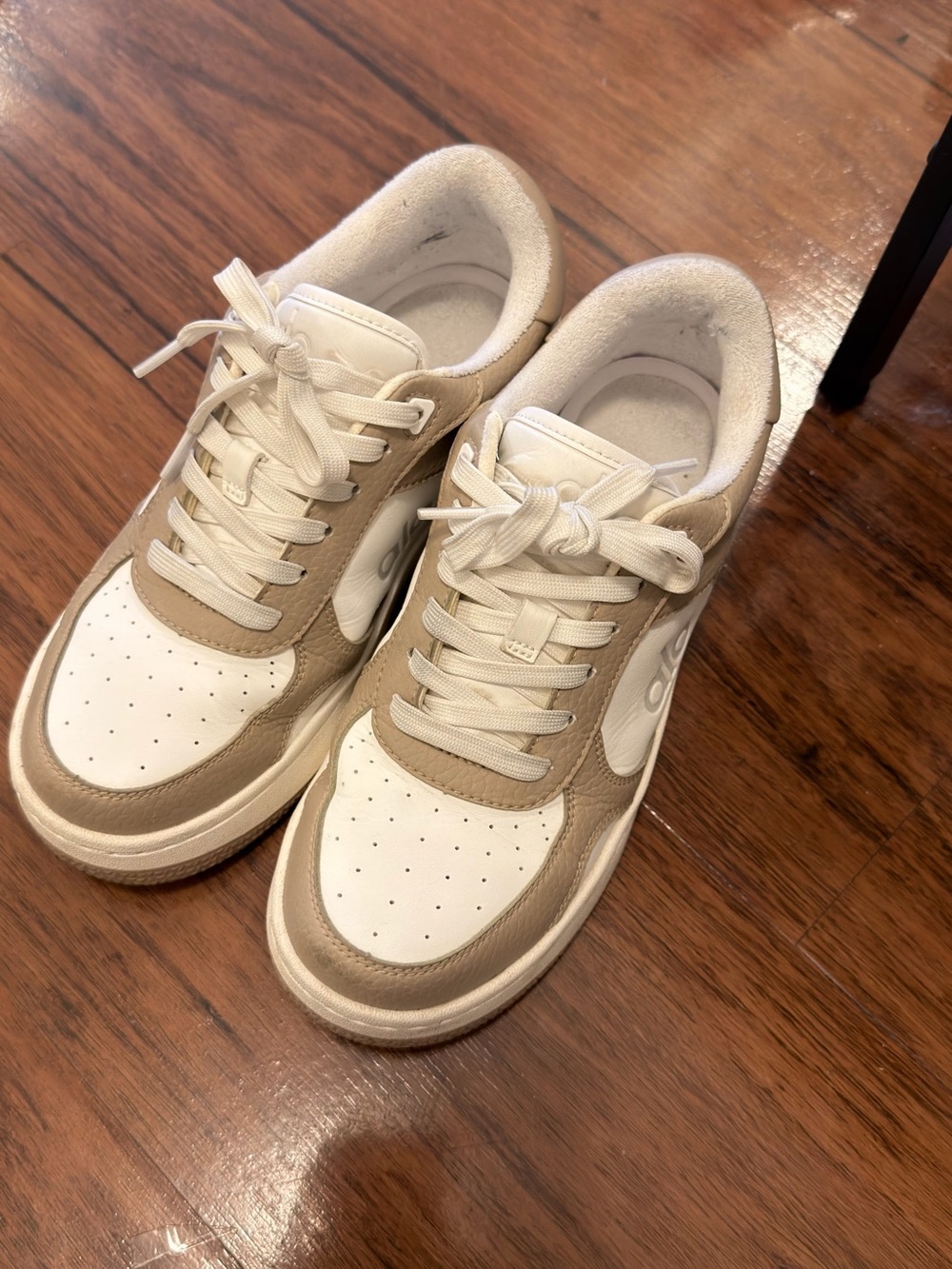 ALO Yoga Leather Low-Top Sneakers in White and Tan